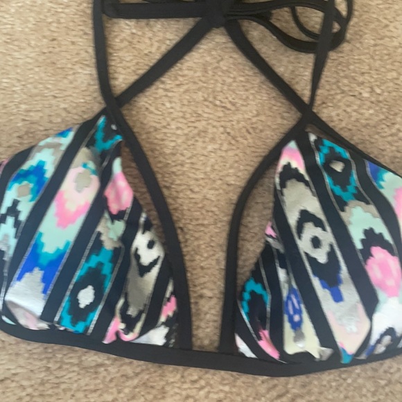 Bikini - Picture 2 of 8